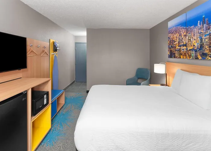 Days By Wyndham Great Lakes-free Breakfast And Naval Base Shuttle