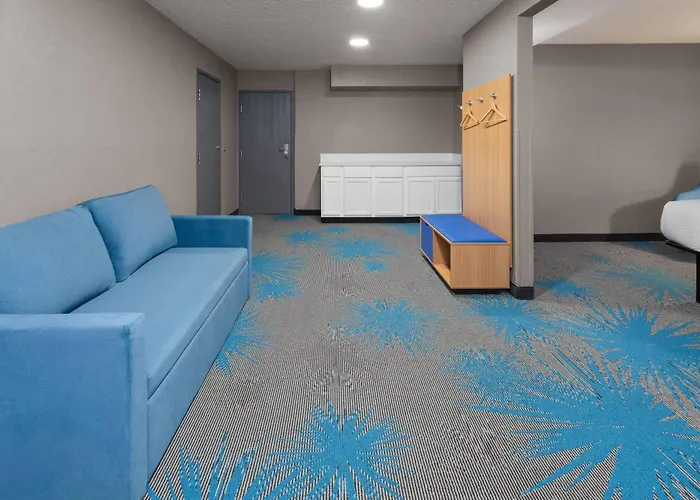 Days By Wyndham Great Lakes-free Breakfast And Naval Base Shuttle Hotel Waukegan