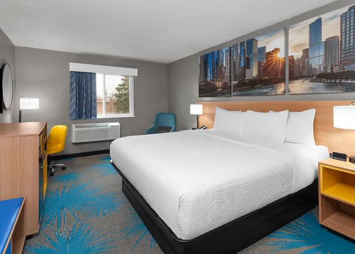 Days By Wyndham Great Lakes-free Breakfast And Naval Base Shuttle Hotel