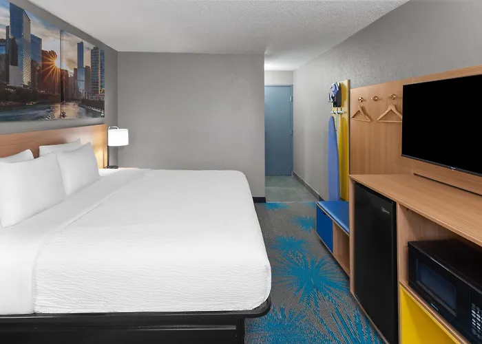 Days By Wyndham Great Lakes-free Breakfast And Naval Base Shuttle Waukegan
