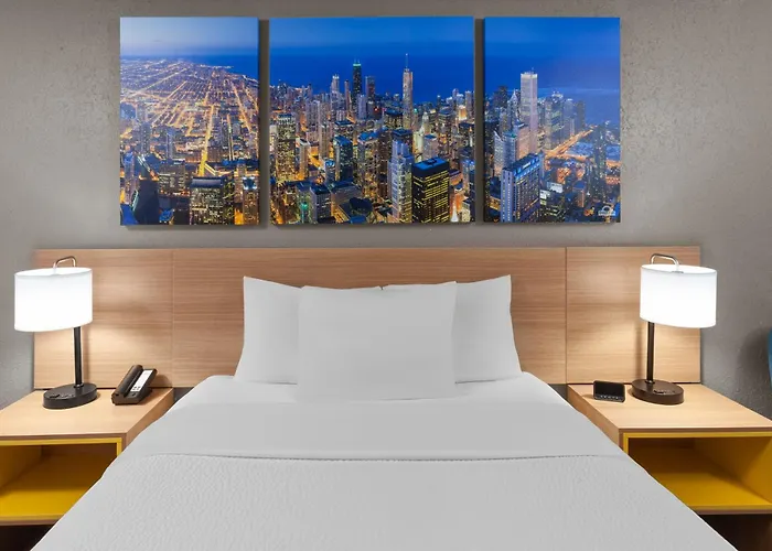 Hotel Days By Wyndham Great Lakes-free Breakfast And Naval Base Shuttle Waukegan